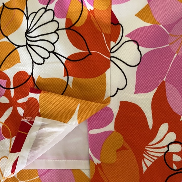 Floral cotton lined skirt with 3% spandex for a little stretch!  EUC - Picture 3 of 6